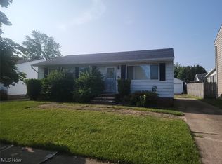 871 Pelley Dr, Cleveland, OH 44109