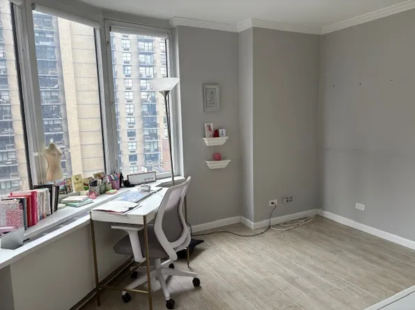 330 East 38th Street image 10 of 13