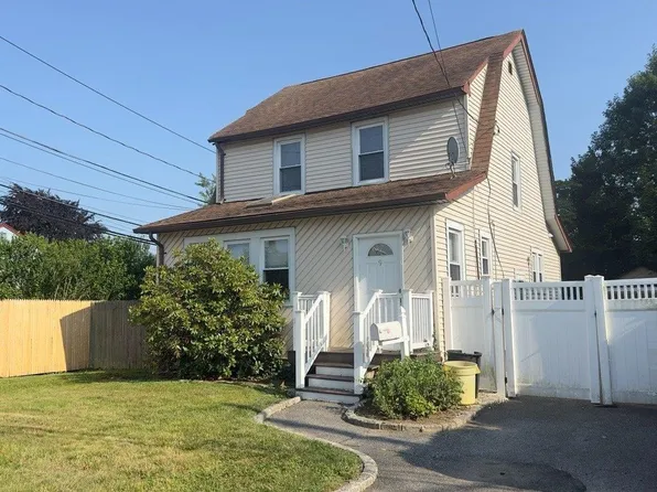 9 Rose Street, Plainview, NY 11803