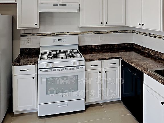 3rd image of 1125 Ironstone Dr