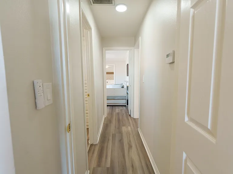 4475 Barnard St — Photo 40
