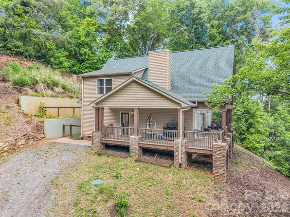 227 Snug Harbor Cir, Lake Lure, NC 28746