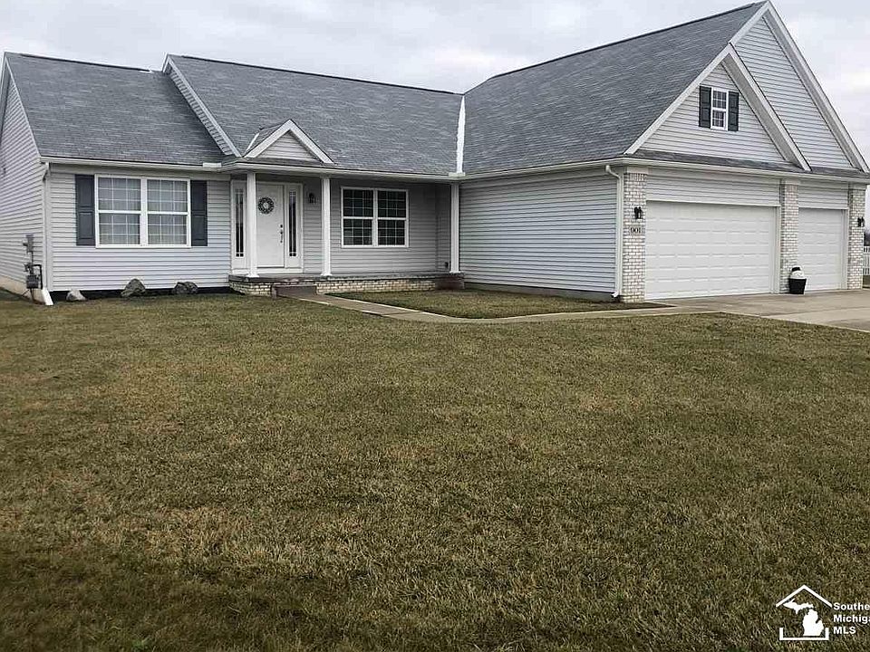 1st image of 901 Plum Tree Cir