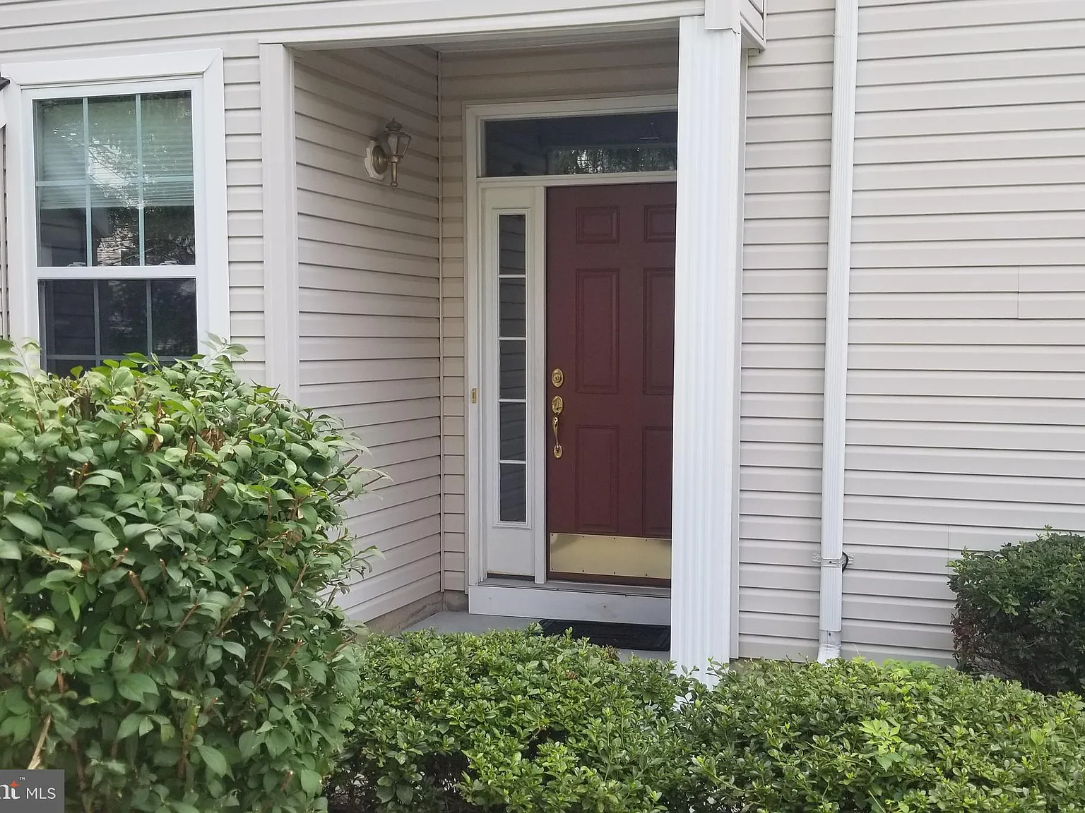 3 bed, 2.5 bath, 1594 sqft, $3,250 — Photo 2