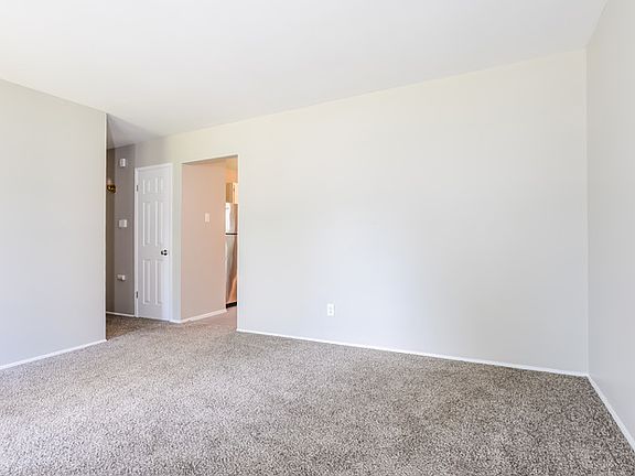 2nd image of 1431 Cove Ln