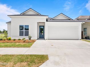 121 Santa Marta Dr, Youngsville, LA 70592