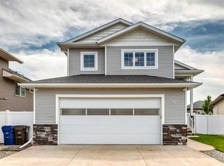 38 N Cambridge Close, Blackfalds, AB T4M0A3