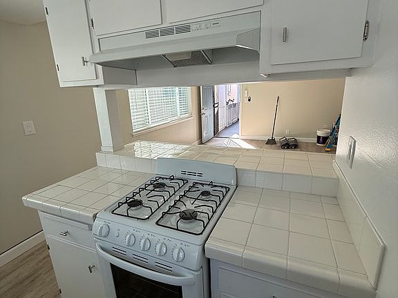 3rd image of 104 Roycroft Ave #4
