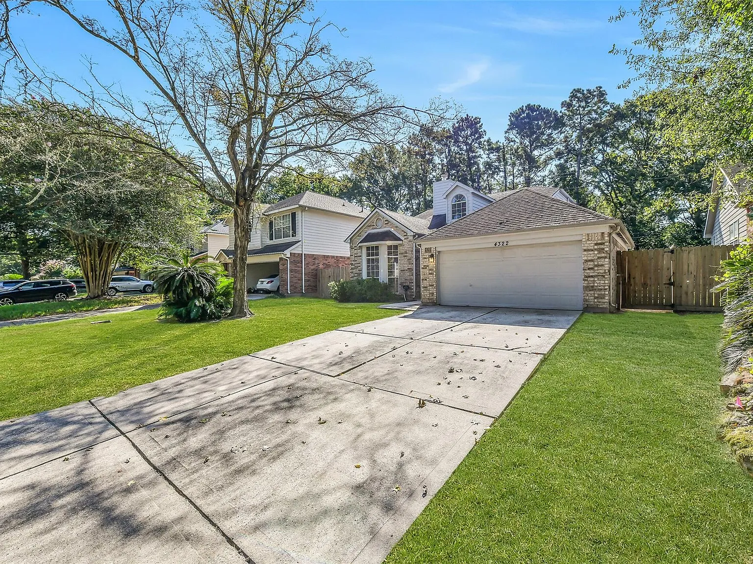 4 bed, 2.5 bath, 2094 sqft, $2,300 — Photo 2