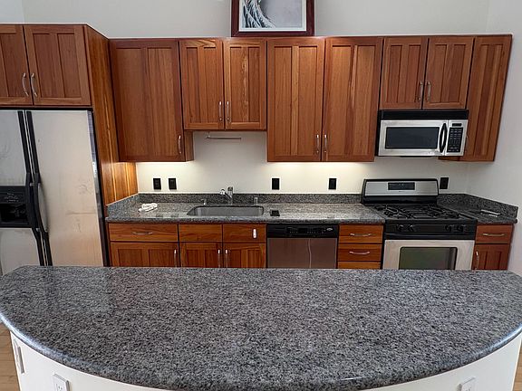 2nd image of 563 Minna St APT 5