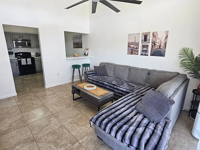 712 N Santa Barbara #1 — Photo 7