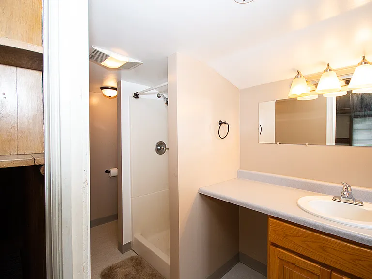 457 SW Washington Ave #8 — Photo 12