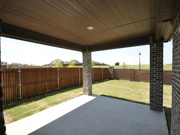 600 Falcon Dr — Photo 23