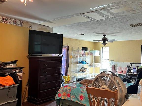 3rd image of 300 Winona Dr