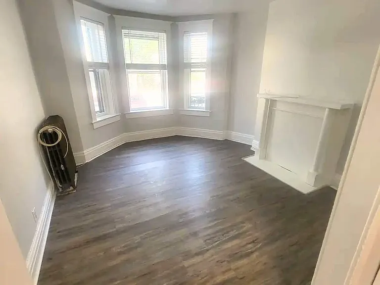 2105 Cornwall St — Photo 3