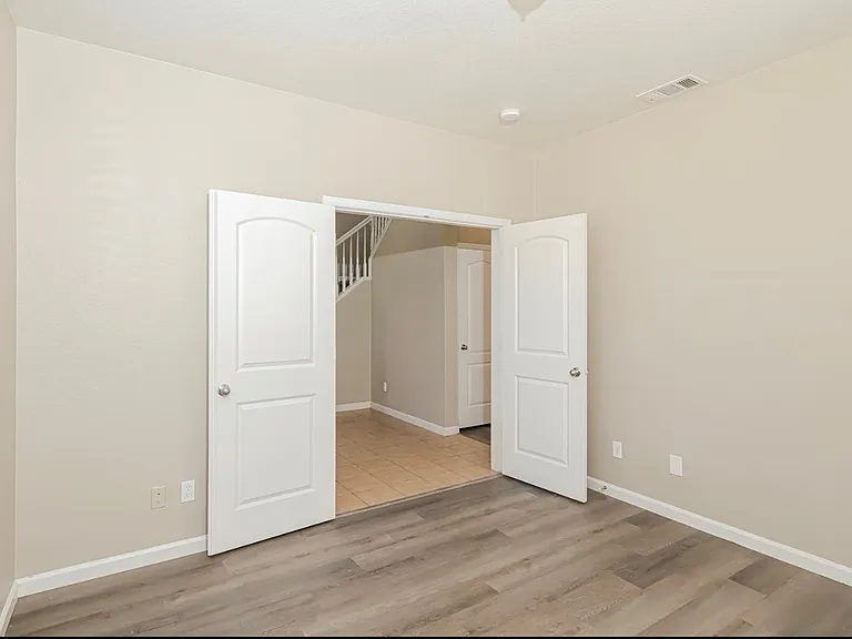 2742 Cobbler St — Photo 2