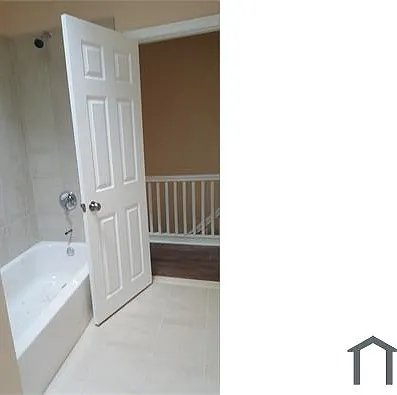 4 bed, 1276 sqft, $2,000 — Photo 3