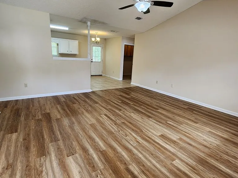 906 Rice Ct — Photo 5