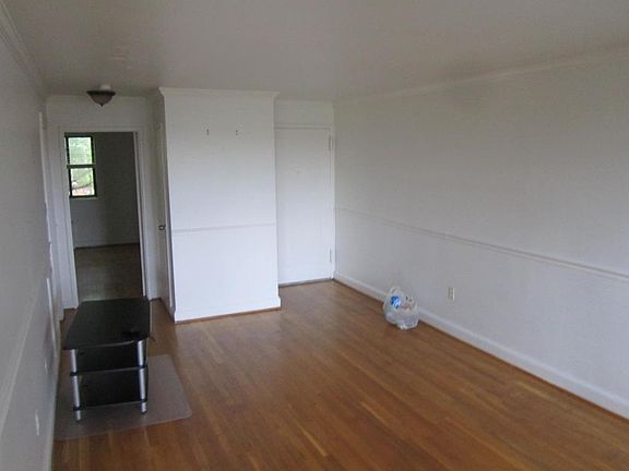 2nd image of 1587 N Colonial Ter