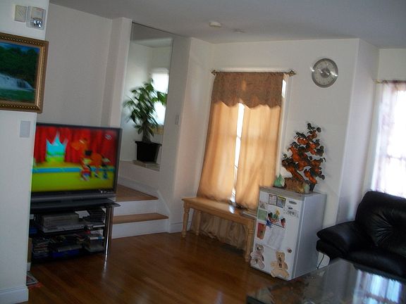 5th image of 184 Washington St Unit 3