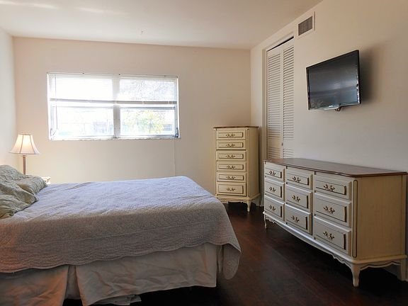 5th image of 2040 Pine Ridge Dr