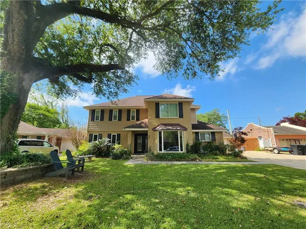 106 Brentwood Dr, Belle Chasse, LA 70037