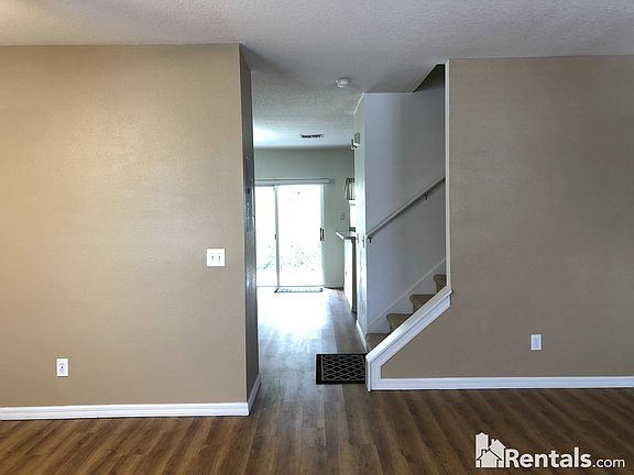2nd image of 1211 Baronscourt Dr