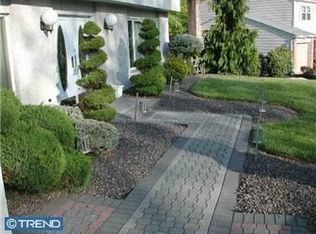 157 Kingsclere Dr, Southampton, PA 18966