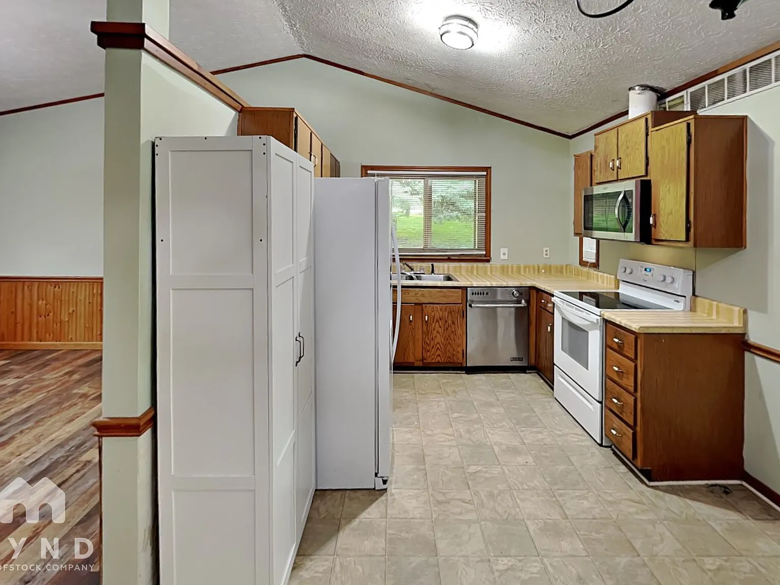 3 bed, 1.5 bath, 1112 sqft, $1,695 — Photo 4