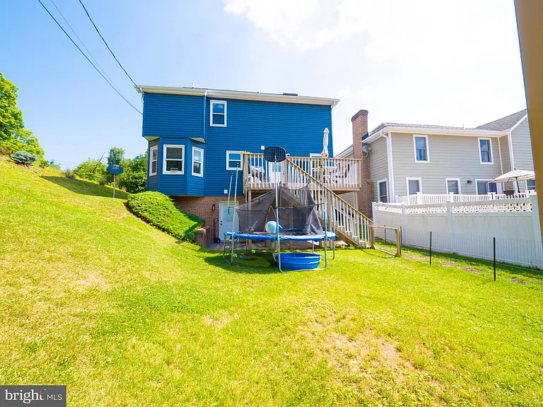 513 Jefferson St — Photo 36