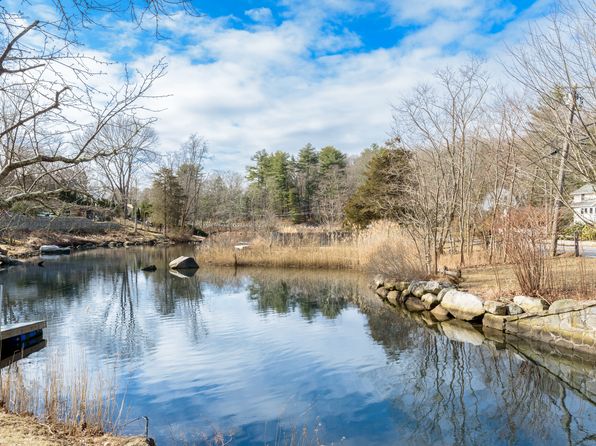 276 Niantic River Rd, Waterford, CT 06385