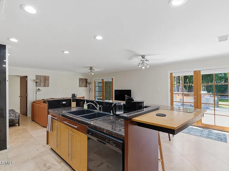 4613 E Vernon Ave — Photo 8