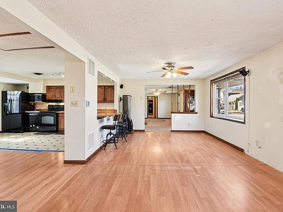 3rd image of 8292 Shilling Rd