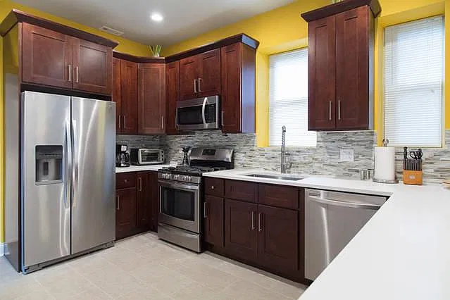 4 bed, 1902 sqft, $3,596 — Photo 3