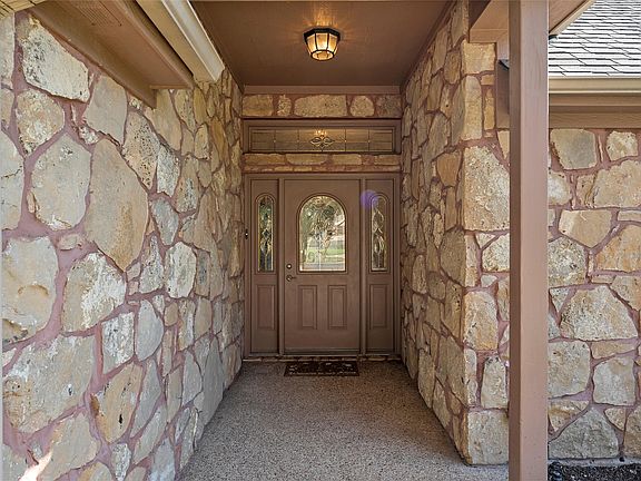 3rd image of 108 Landsborough Dr