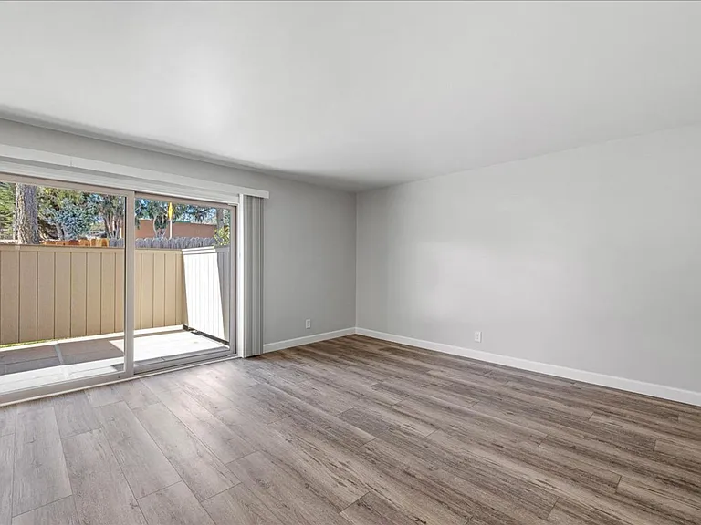 Plaza Apartments — Photo 13