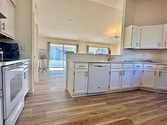 5th image of 4860 Hamlets Grove Dr
