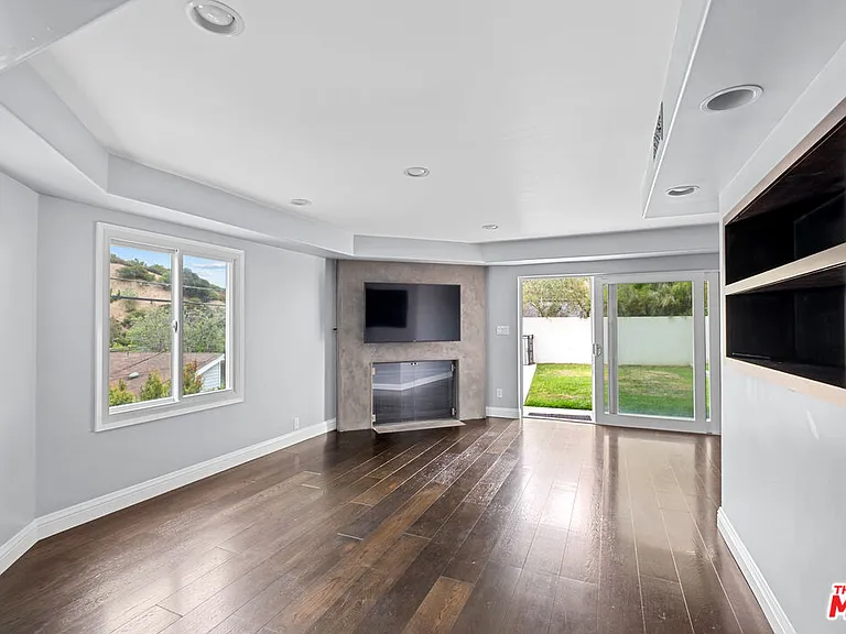 1759 N Beverly Dr — Photo 3