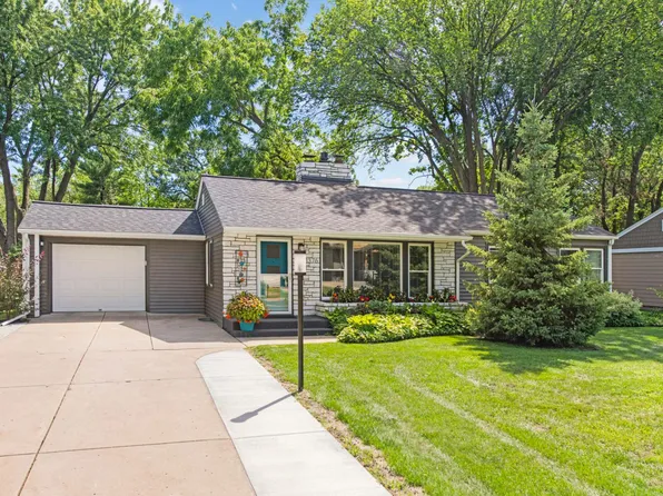 1376 Arden Pl, Arden Hills, MN 55112