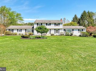 5163 Pine View Dr, Glen Rock, PA 17327