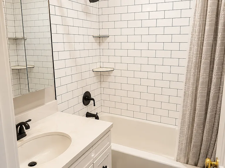 558 Eagle St #1 — Photo 7
