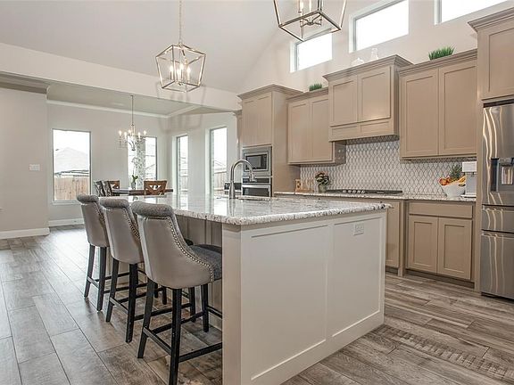 4th image of 424 Blue Star Ct