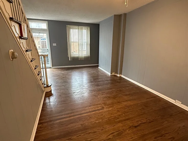 2842 N Stillman St — Photo 2