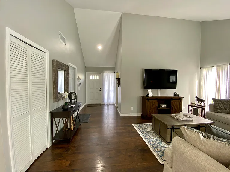453 Park Forest Way — Photo 4