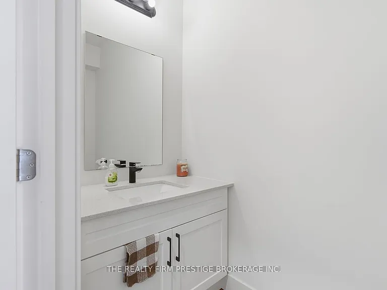 1595 Capri Cres #28 — Photo 7