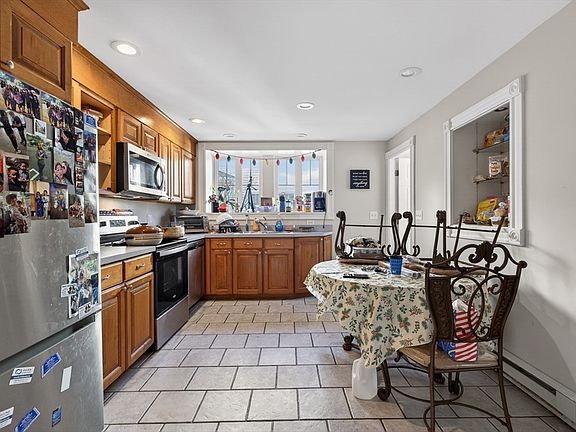 4th image of 123-123 N Franklin St #125