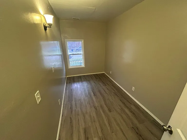 2347 Rosedale Ave — Photo 8