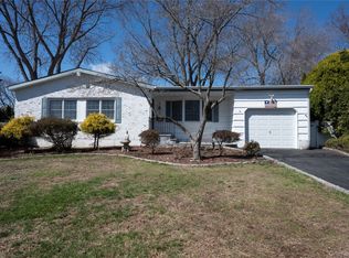 28 Dartmouth Drive, Smithtown, NY