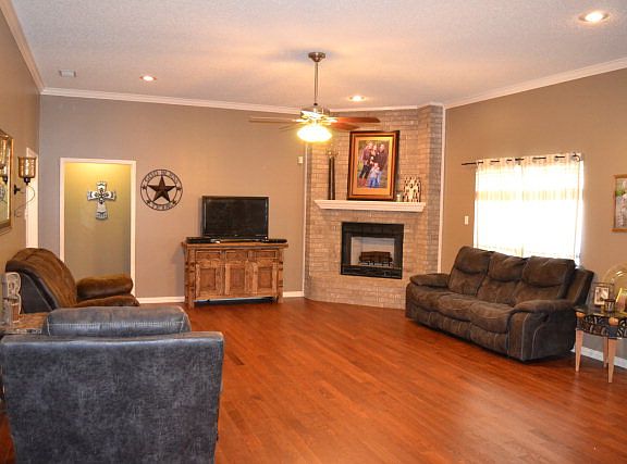 2nd image of 3230 Forest Hill Dr