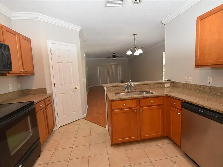 4901 Elizabeth Anne Cir — Photo 3